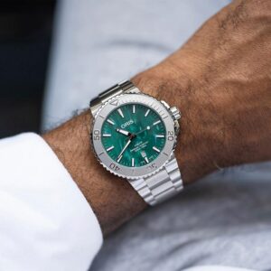 oris aquis date x bracenet – 43.5mm edelstahl grün