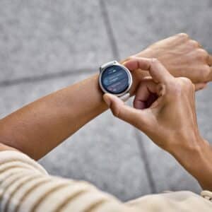garmin venu 4 amoled 41 mm schwarz / schiefergrau – gps fitness smartwatch / silikonarmband